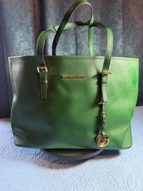 MICHAEL Michael Kors Green Saffiano Tote with Gold Logo Charm 15x10